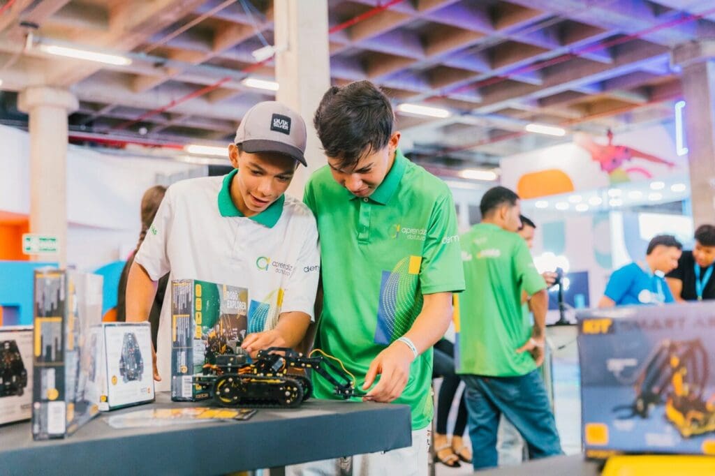 Aprendizes do Futuro visitam Campus Party Goiás