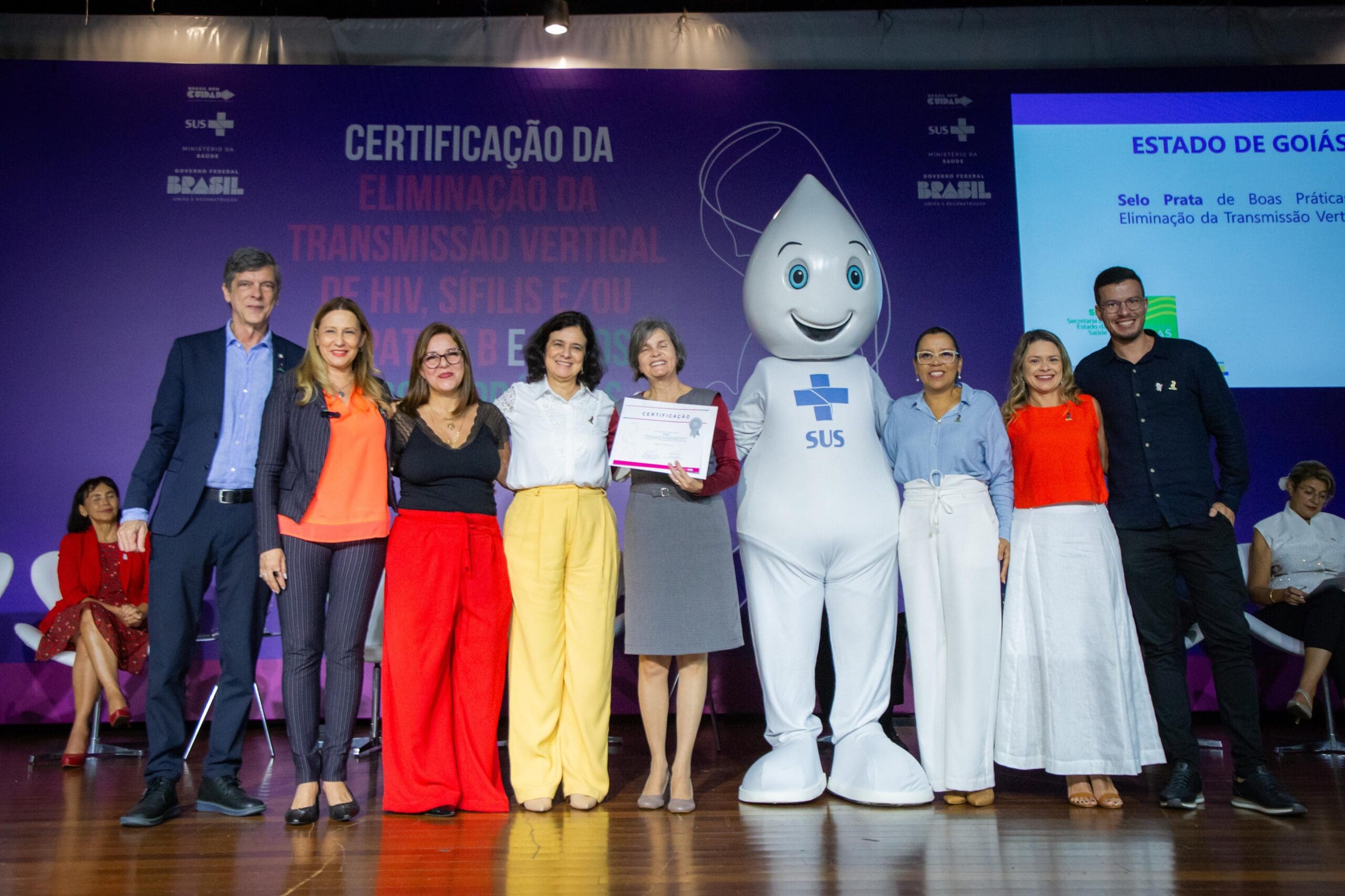 Goiás recebe selo por avanços no controle de HIV de mãe para filho