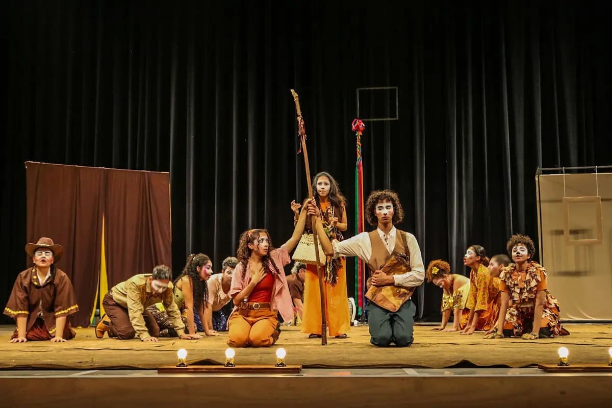 Alunos do Basileu França participam de festival nacional de teatro em Fortaleza