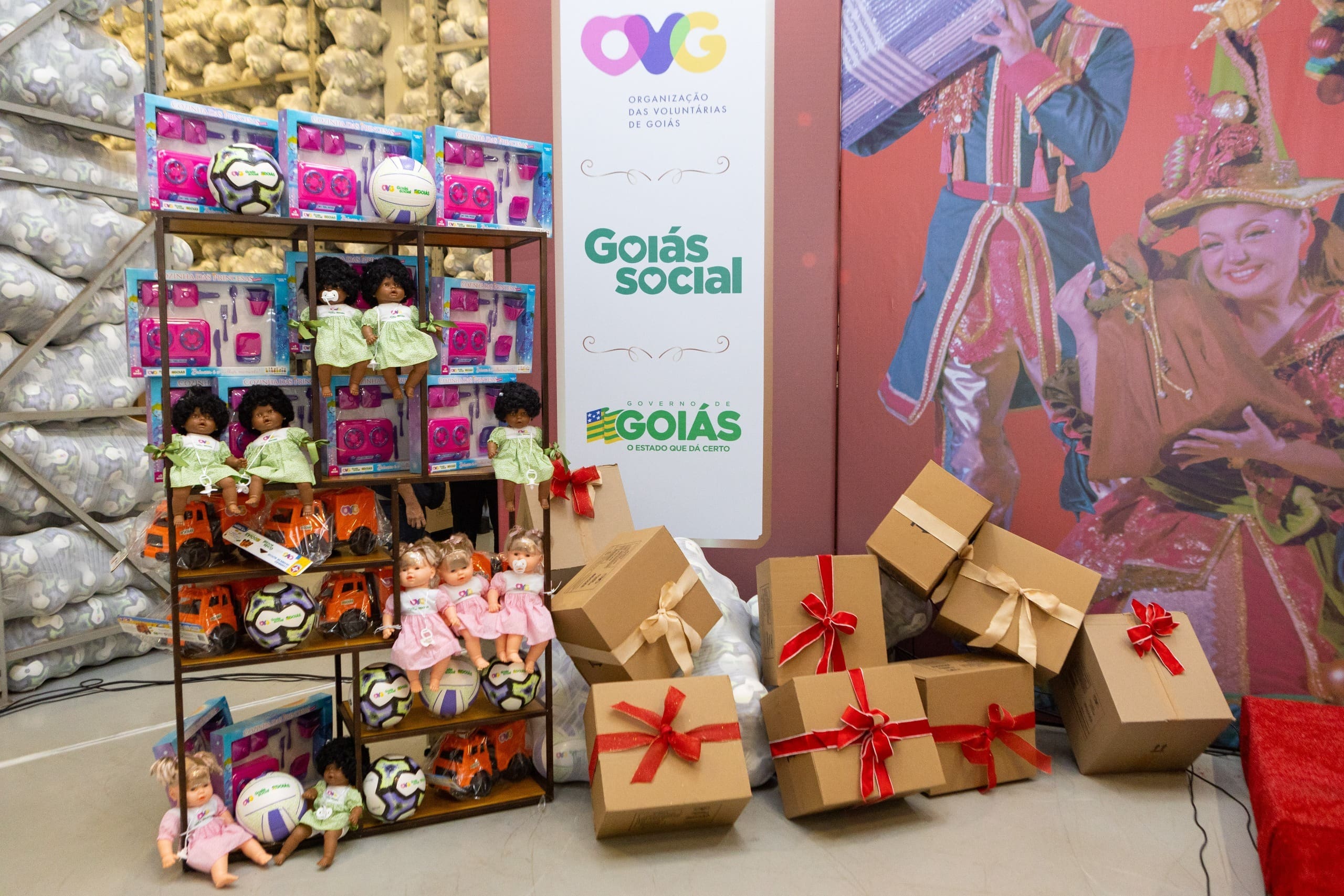 Natal do Bem: Caiado e Gracinha distribuem mais de 15 mil brinquedos neste domingo