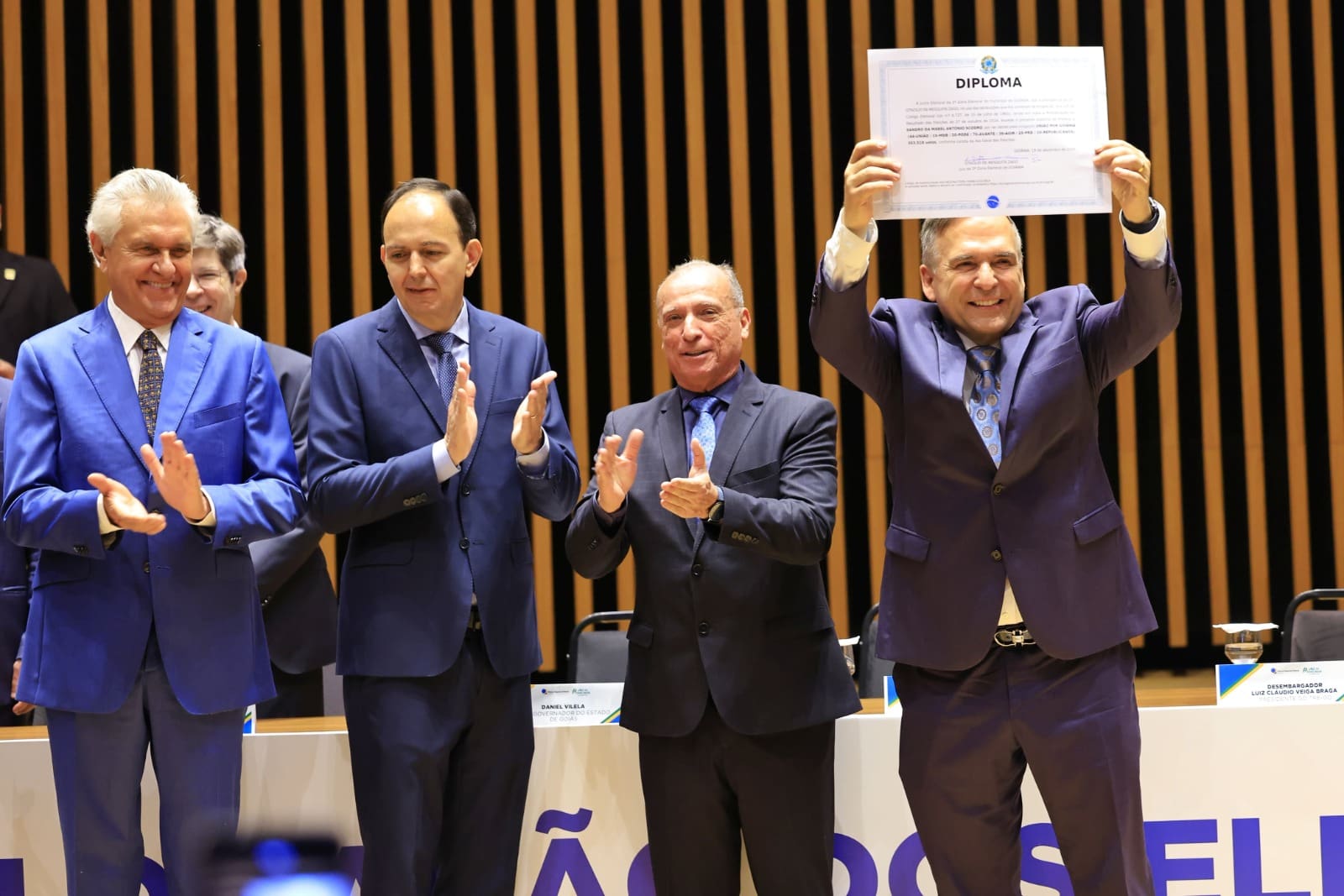 Caiado participa da diplomação dos eleitos em Goiânia