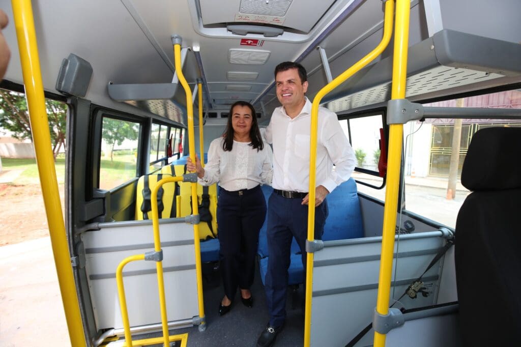 Novos ônibus do transporte escolar chegam a 12 munícipios goianos