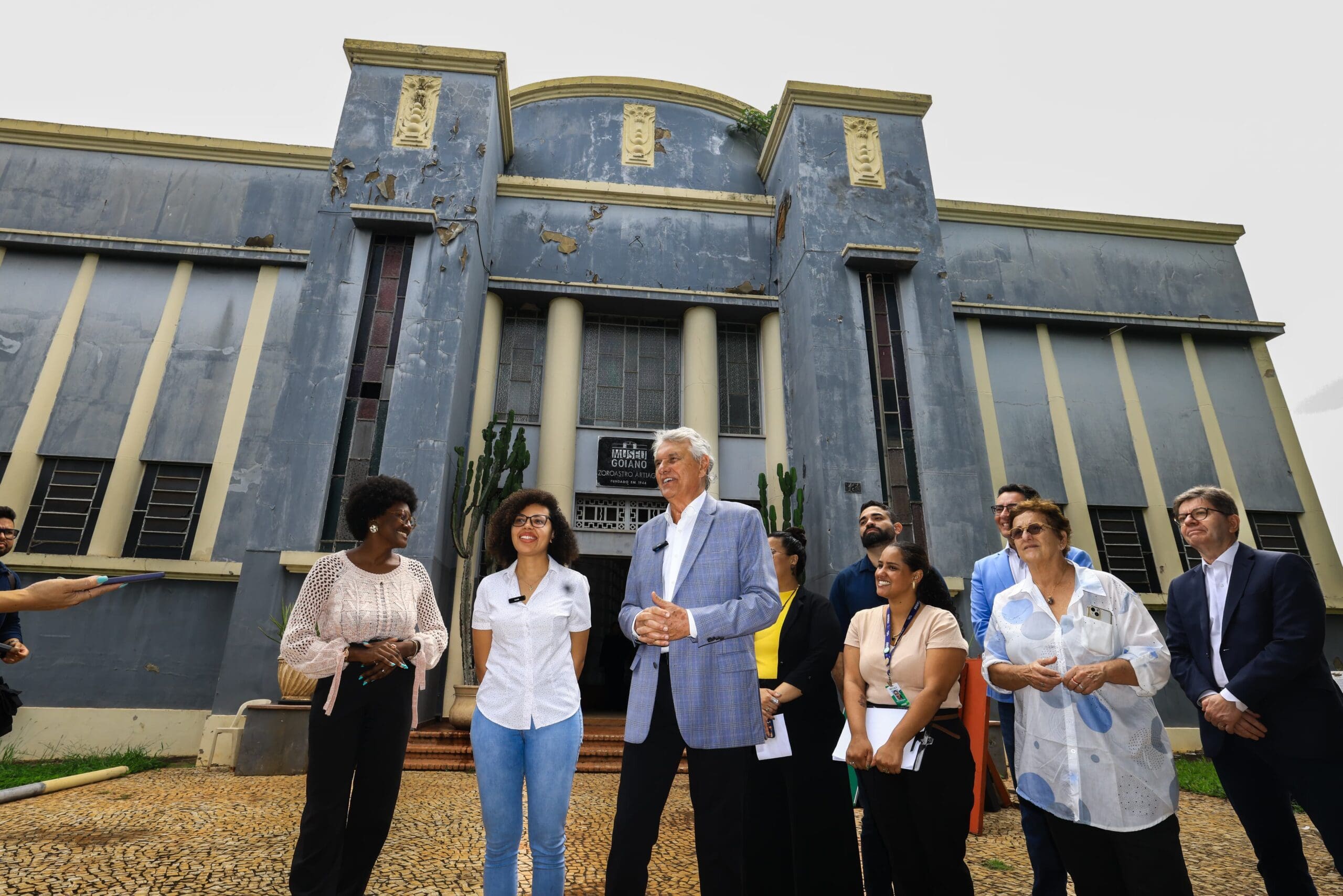 Caiado vistoria obras de prédios históricos da Praça Cívica