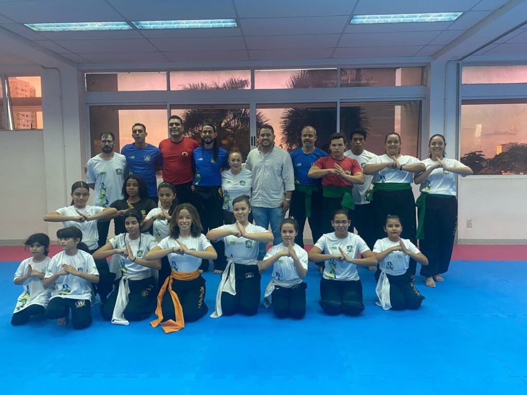 Construindo Campeões implementa aulas de kung fu