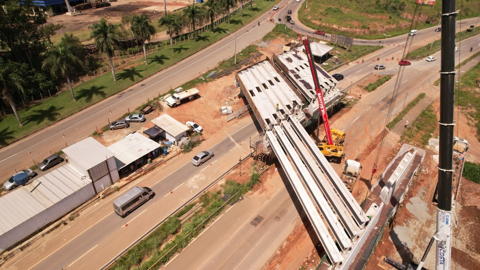 Goinfra realiza lançamento de vigas em viaduto na GO-020