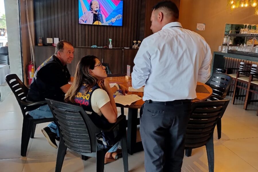 Procon orienta bares e restaurantes sobre cardápio impresso obrigatório