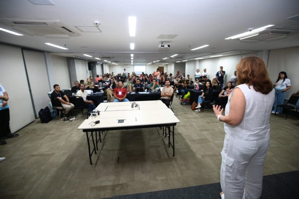 Professores da rede estadual participam de imersão em robótica