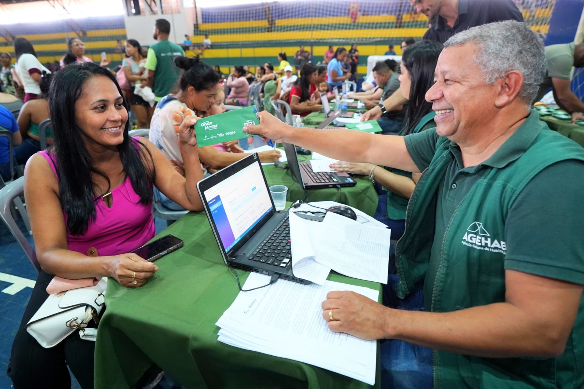 Governo entrega benefícios habitacionais em Diorama e Itauçu