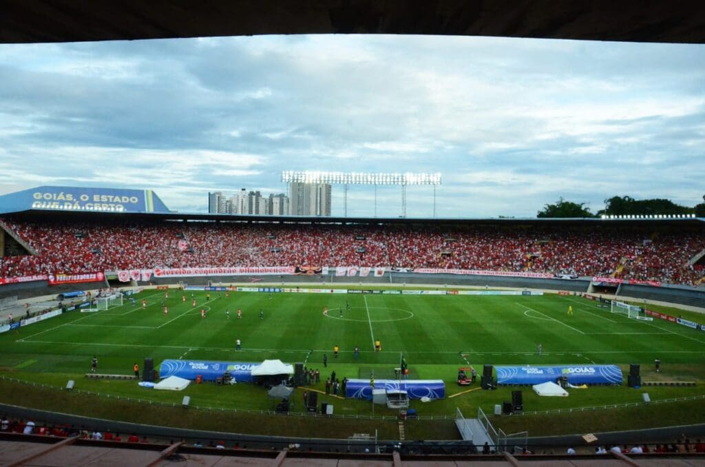 Serra Dourada recebe 28 mil torcedores no clássico Vila Nova x Goiás