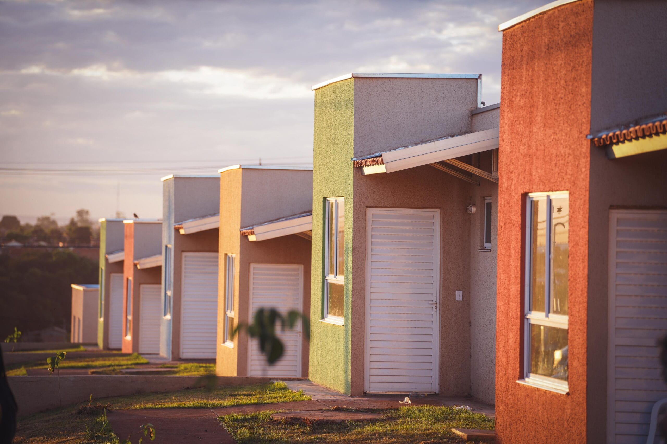 Governo entrega 68 casas a custo zero em Aragoiânia e Varjão