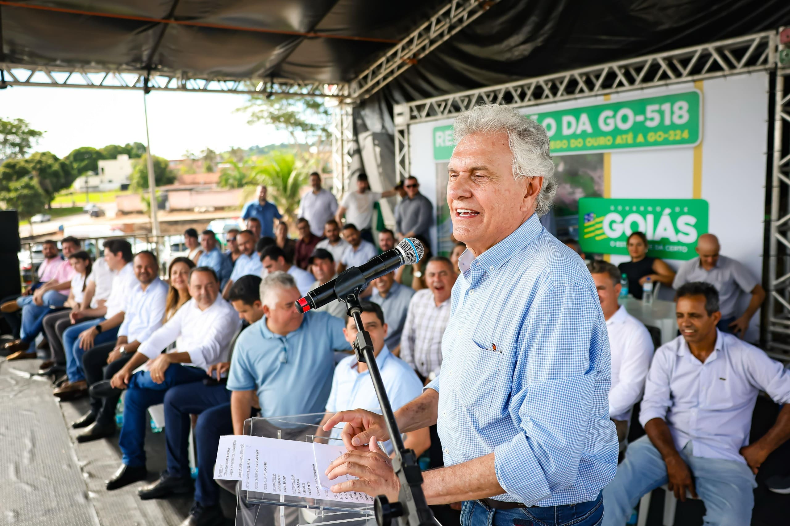 Em Córrego do Ouro, Caiado entrega restauração da GO-518