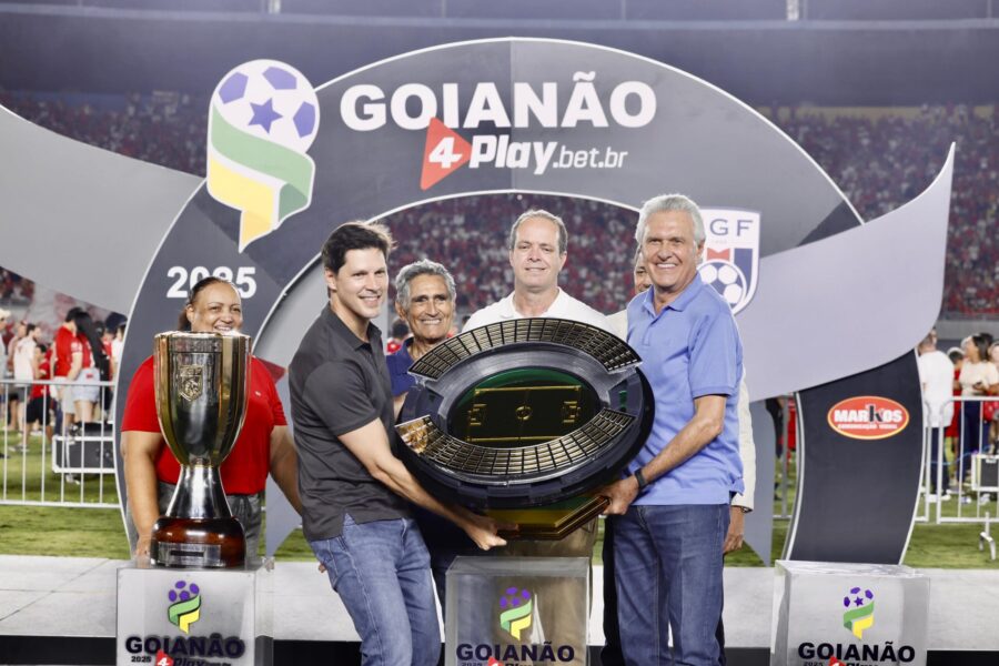 “O Vila se superou”, diz Caiado ao prestigiar a final do Goianão 2025