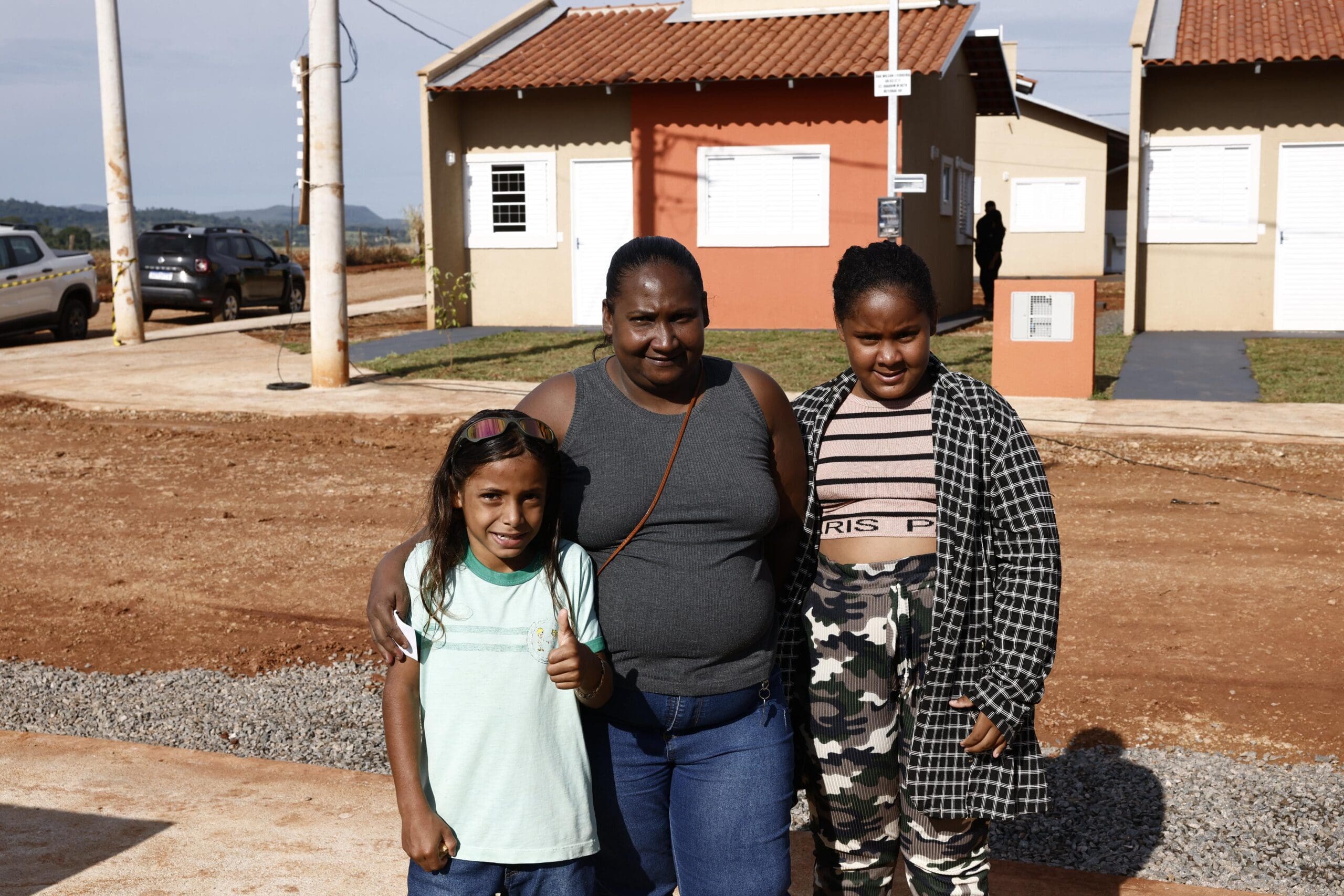 Famílias de Heitoraí e Itaguari recebem casas a custo zero