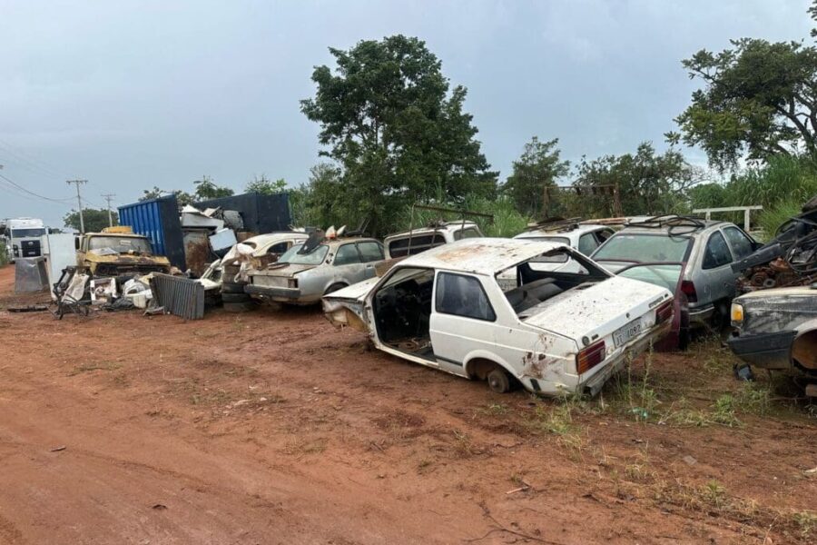 Patrulha Detran remove veículos e sucatas em Aragoiânia