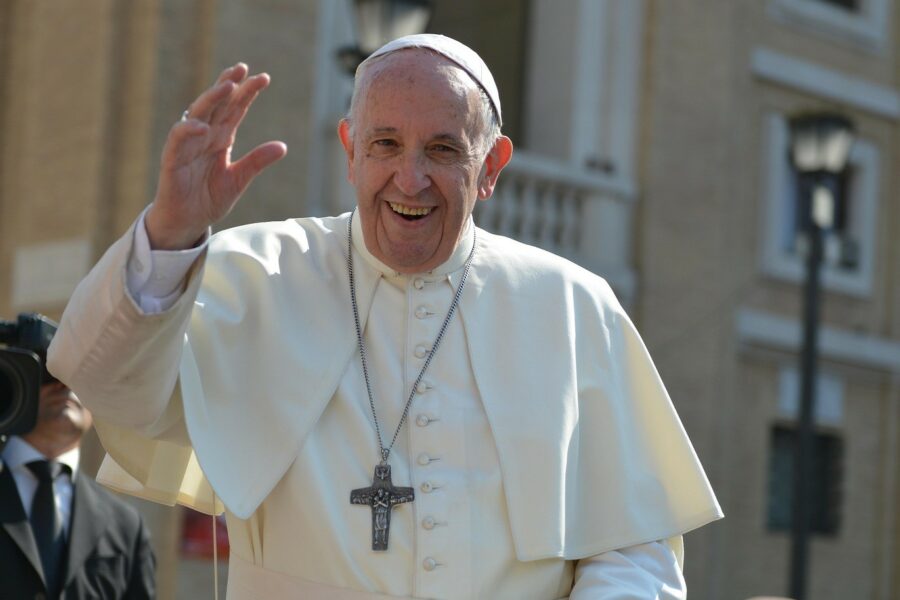 Caiado decreta luto oficial de sete dias pela morte do Papa Francisco