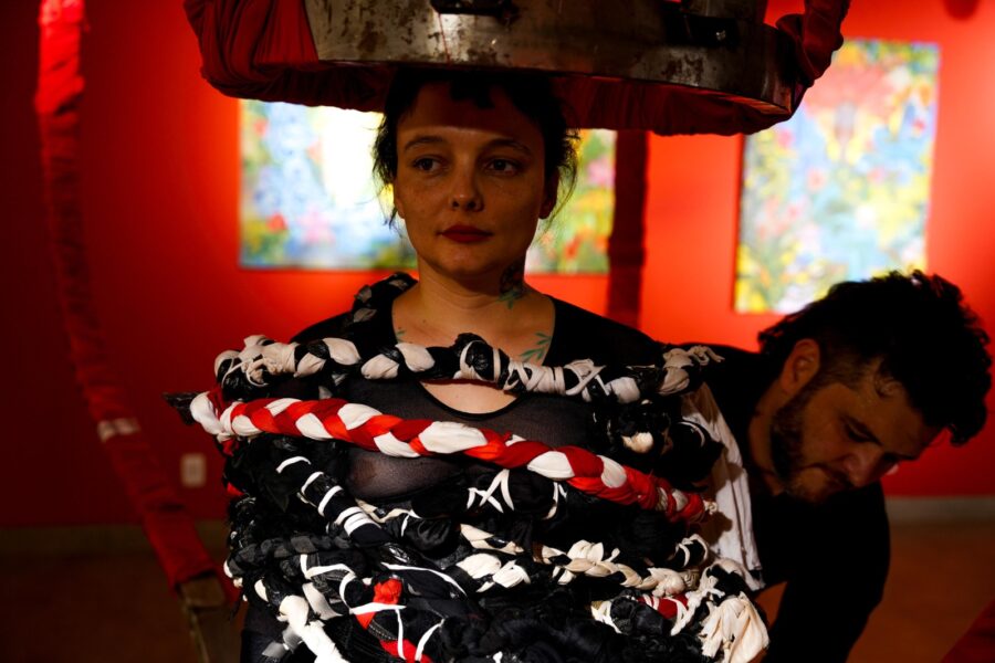 Exposição “Entremeio” estreia na Vila Cultural Cora Coralina