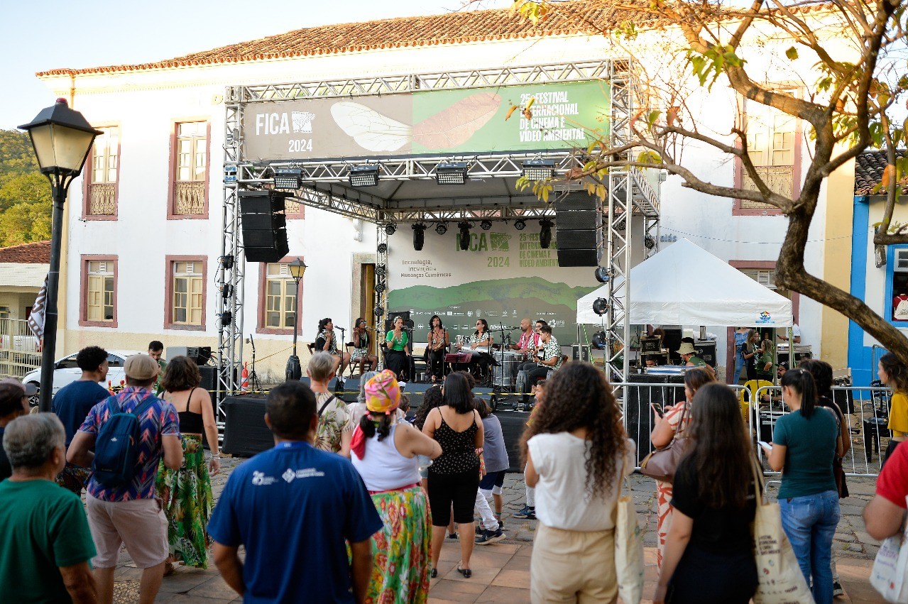 Fica 2025 prorroga inscrições para apresentações artísticas com prêmios de até R$ 10 mil