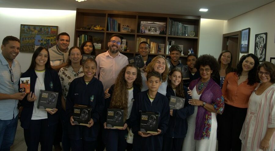 Abril Laranja nas Escolas conscientiza sobre direitos dos animais