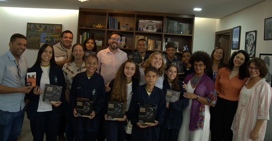 Abril Laranja nas Escolas conscientiza sobre direitos dos animais