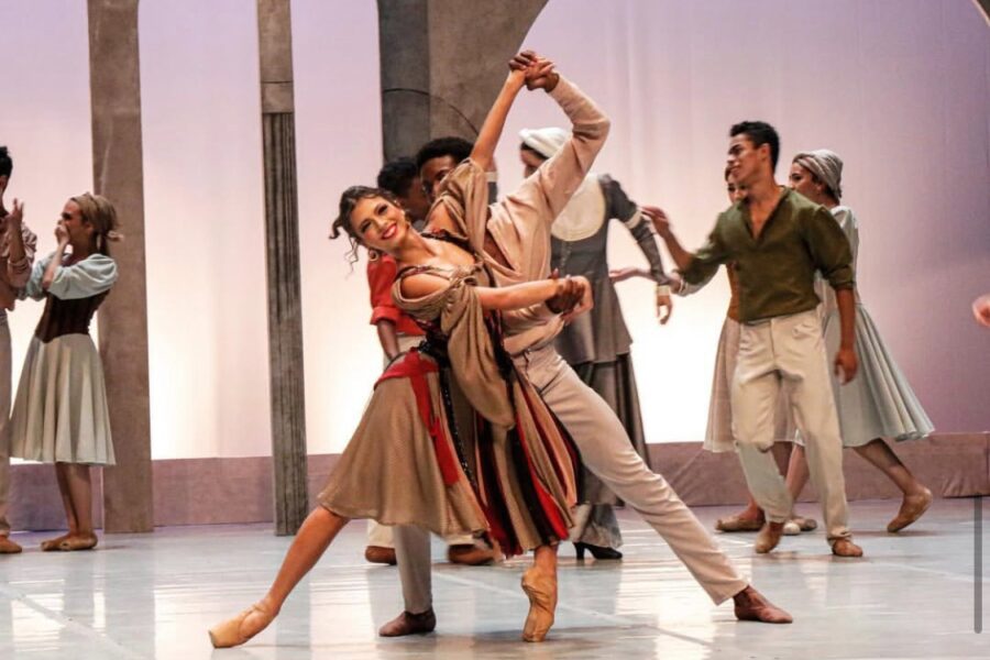 Teatro Escola Basileu França encena clássico “Romeu e Julieta”