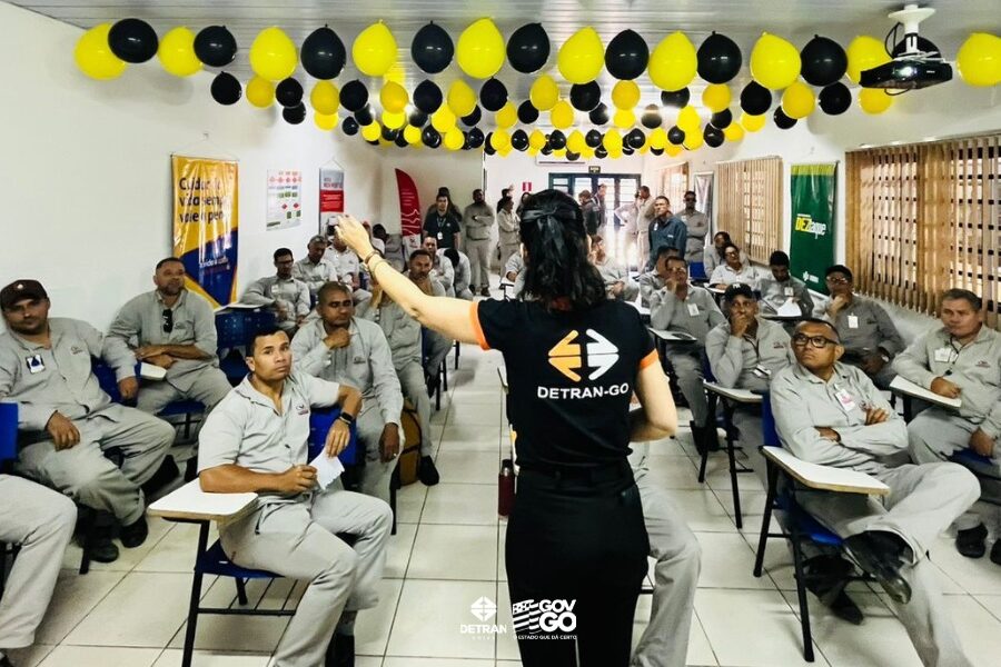 Detran reforça campanha Maio Amarelo em empresas e escolas
