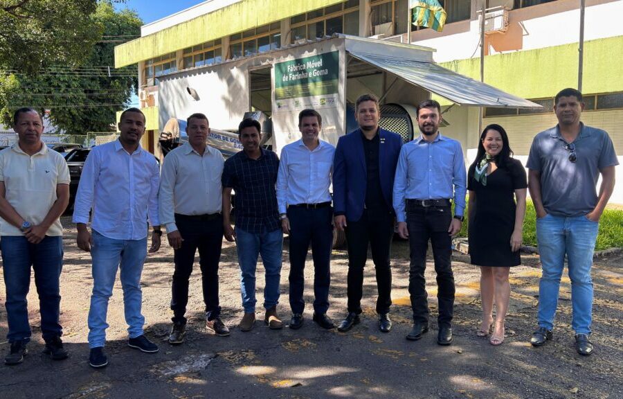 Seapa entrega casa de farinha para município de Monte Alegre de Goiás