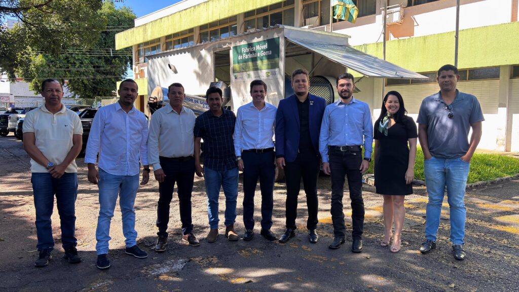 Seapa entrega casa de farinha para município de Monte Alegre de Goiás