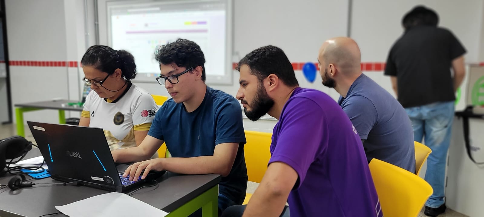 Escolas do Futuro têm 901 vagas para cursos gratuitos de tecnologia e inovação