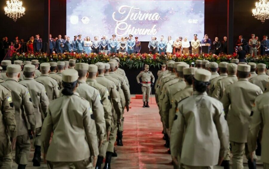 Bombeiros celebram formatura de 268 novos soldados