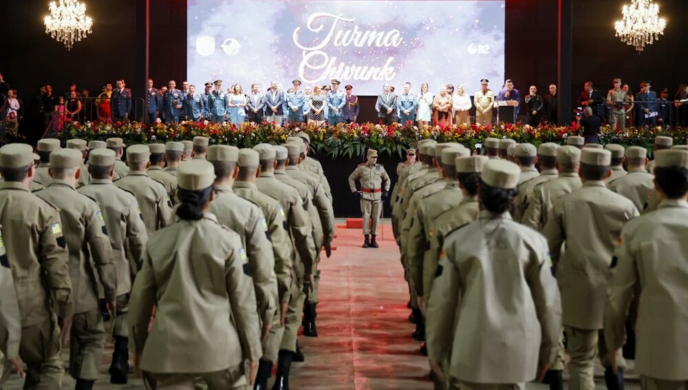 Bombeiros celebram formatura de 268 novos soldados