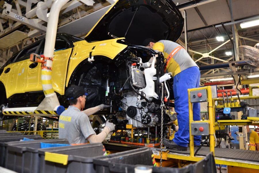 Goiás cria 6,3 mil empregos formais em março