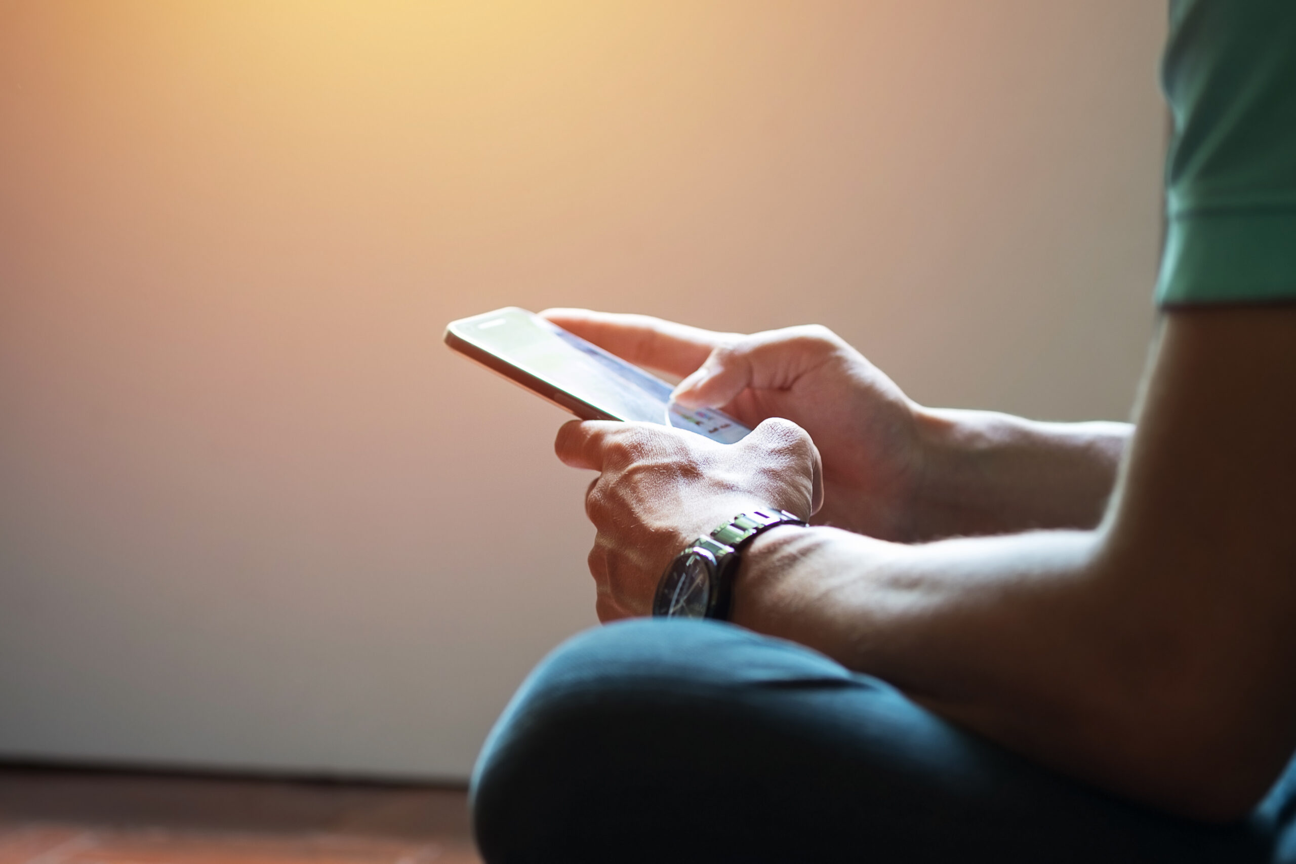 Hugol alerta sobre golpes via WhatsApp