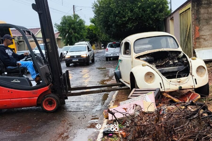 Patrulha Detran remove 20 sucatas e veículos em Caçu