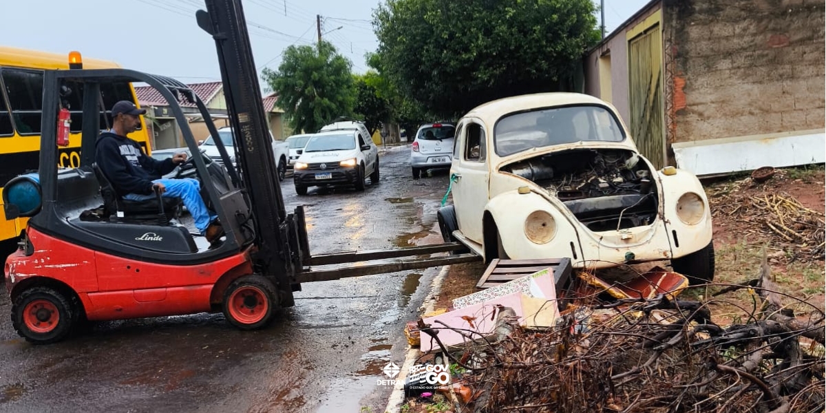 Patrulha Detran remove 20 sucatas e veículos em Caçu