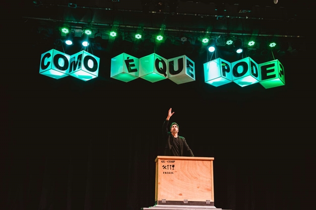Gabriel Louchard leva “Como é que pode?” ao Teatro Goiânia