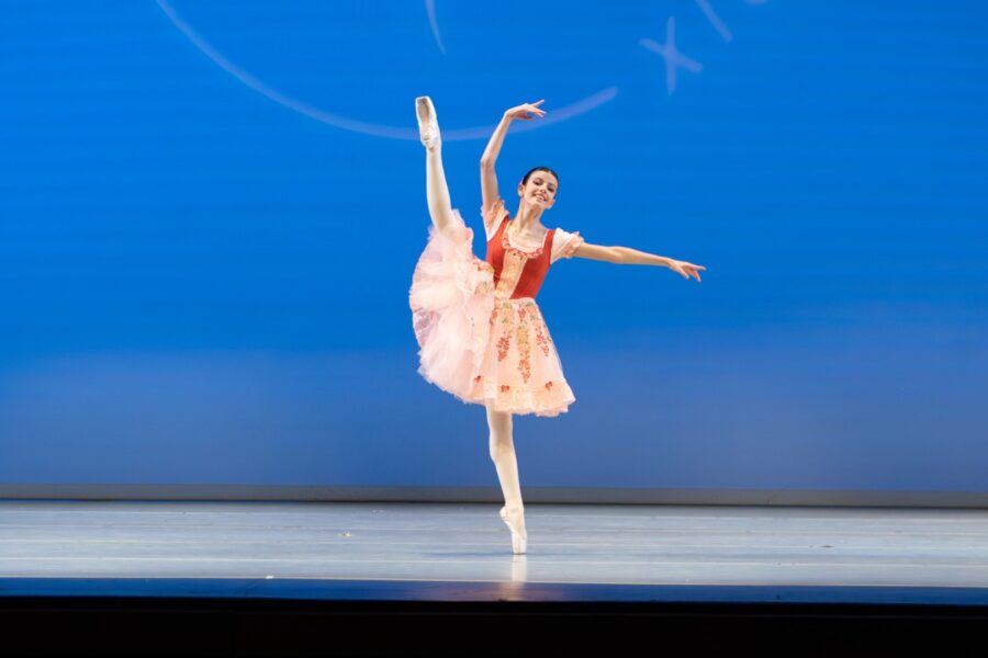 Bailarinos goianos conquistam bolsas em maior competição de balé juvenil do mundo