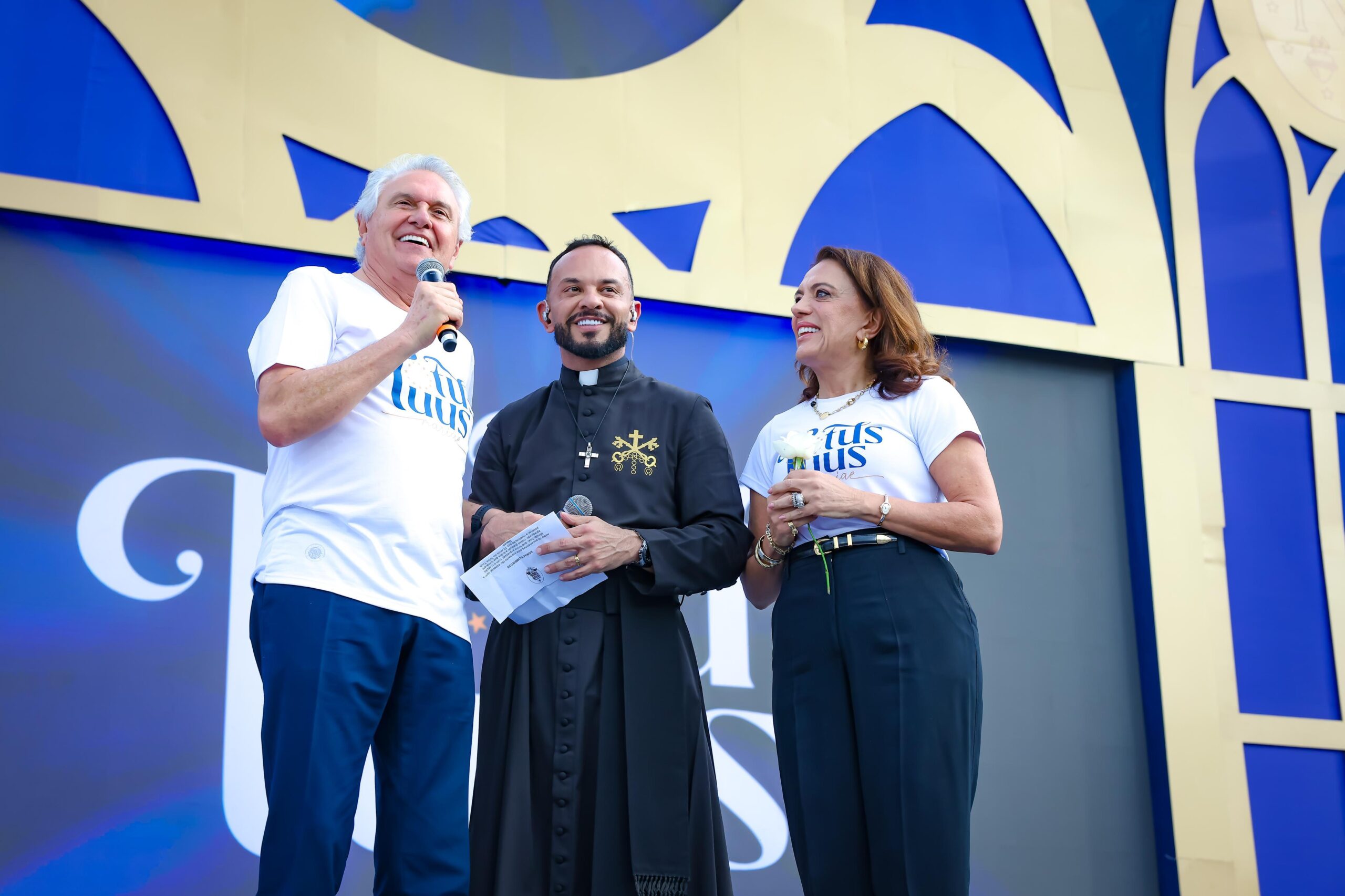 Caiado e Gracinha prestigiam Totus Tuus
