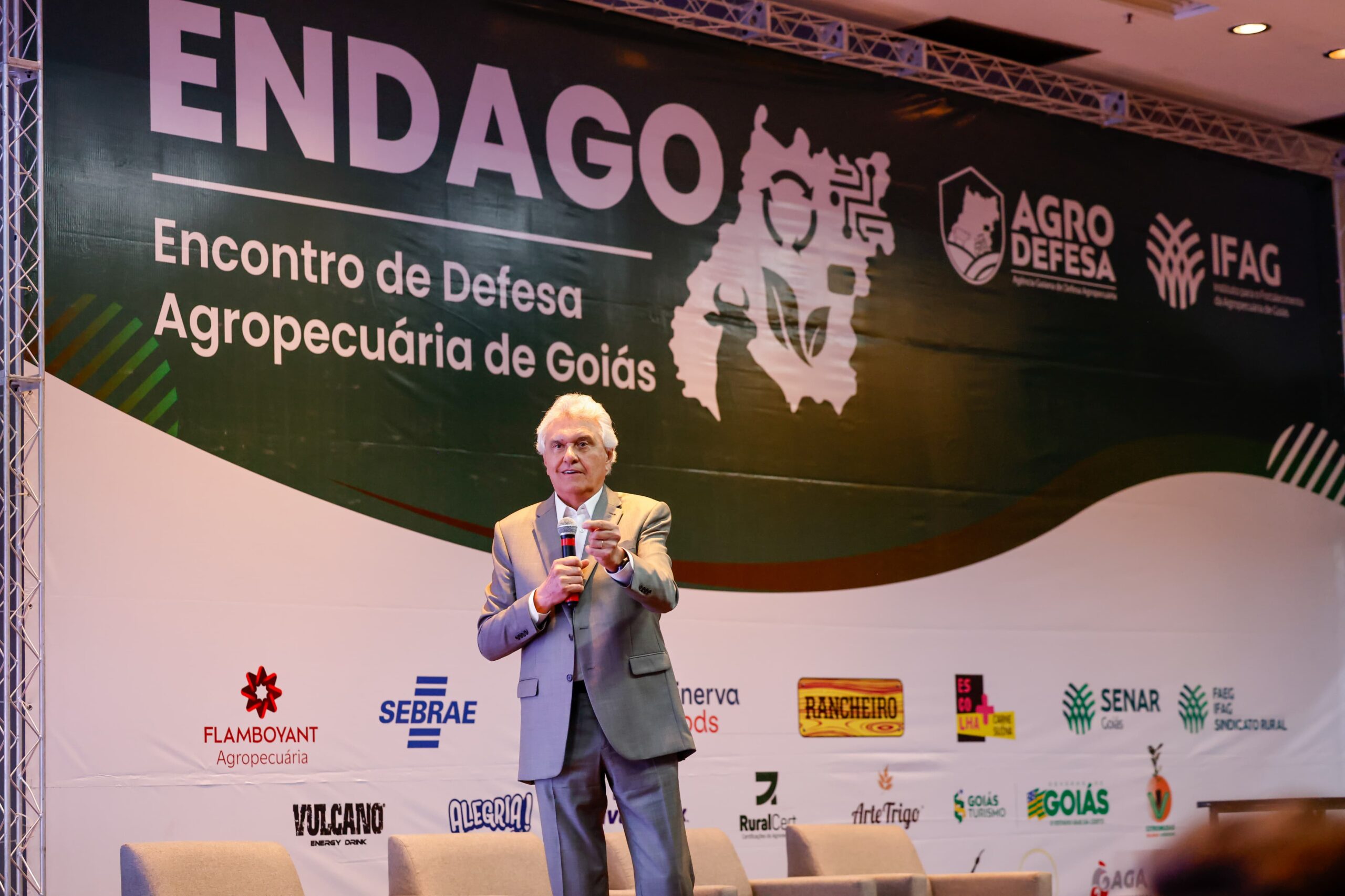 Caiado celebra reconhecimento de Goiás como zona livre da febre aftosa sem vacinação