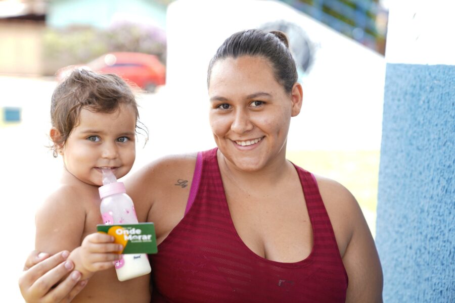 Agehab entrega 50 cartões do Aluguel Social em Rianápolis