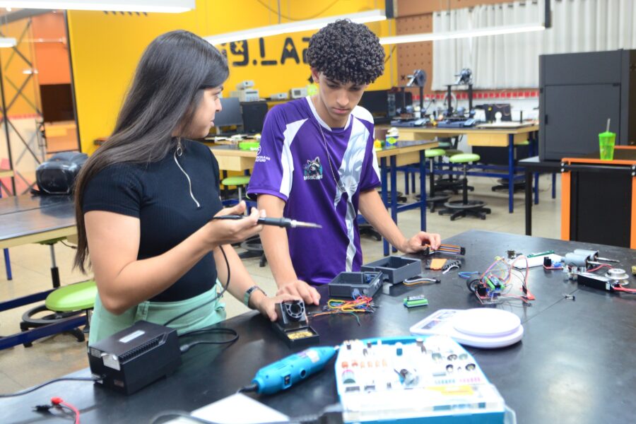 Alunos da Escola do Futuro garantem vaga em  etapa nacional de Campeonato de Robótica