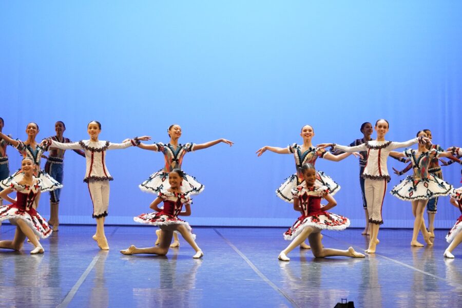 Basileu França apresenta talentos da dança em Noite de Gala
