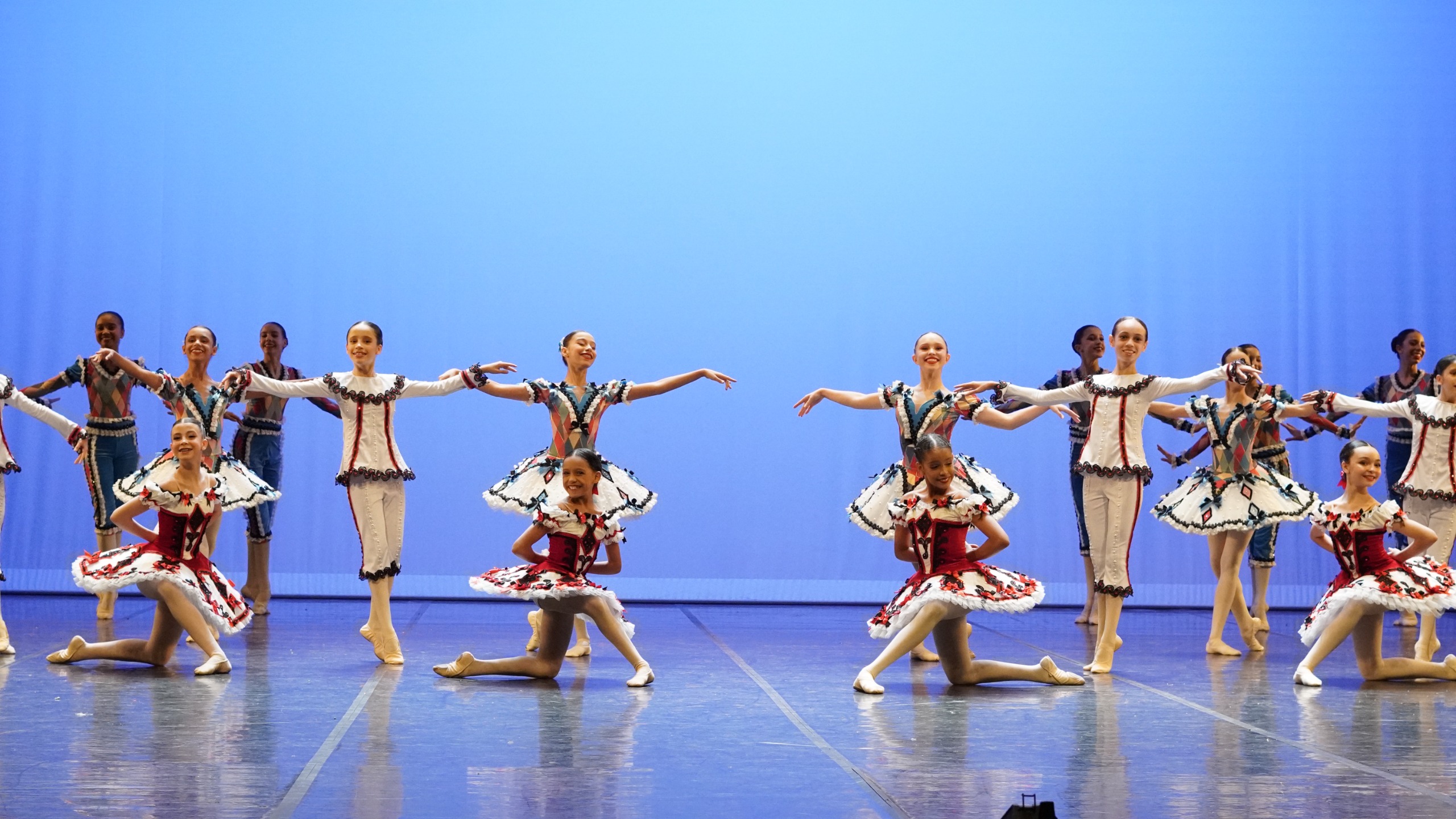 Basileu França apresenta talentos da dança em Noite de Gala