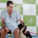 Paciente se emociona ao receber visita de  cachorro de estimação no Ceap-Sol