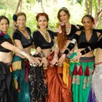 Estilo tribal de dança do ventre ocupa parques de Goiânia com apresentações gratuitas