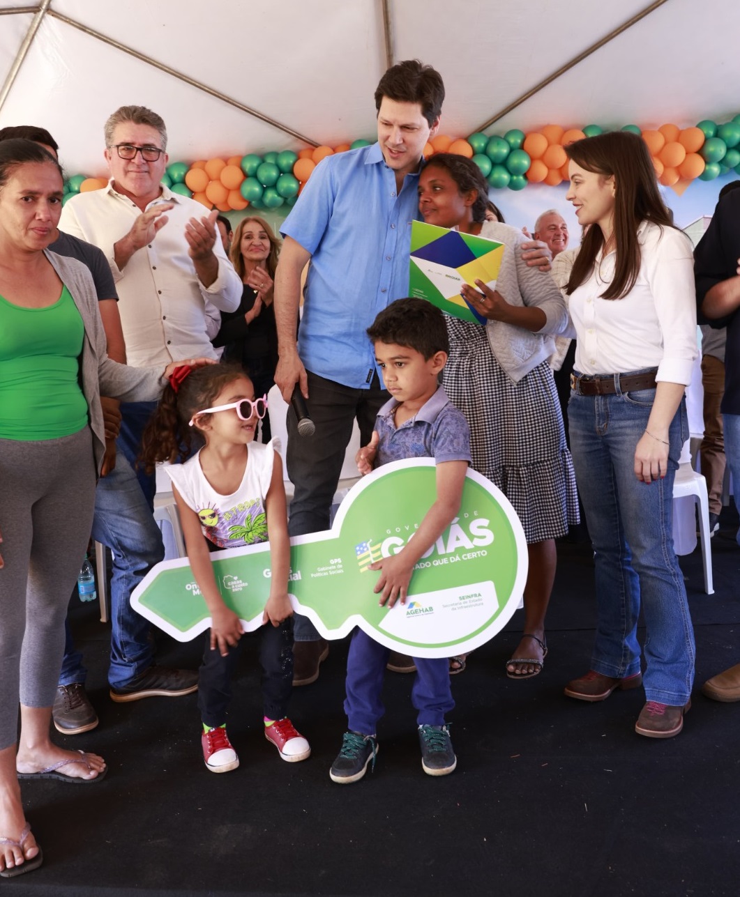 Famílias de Adelândia recebem moradias a custo zero