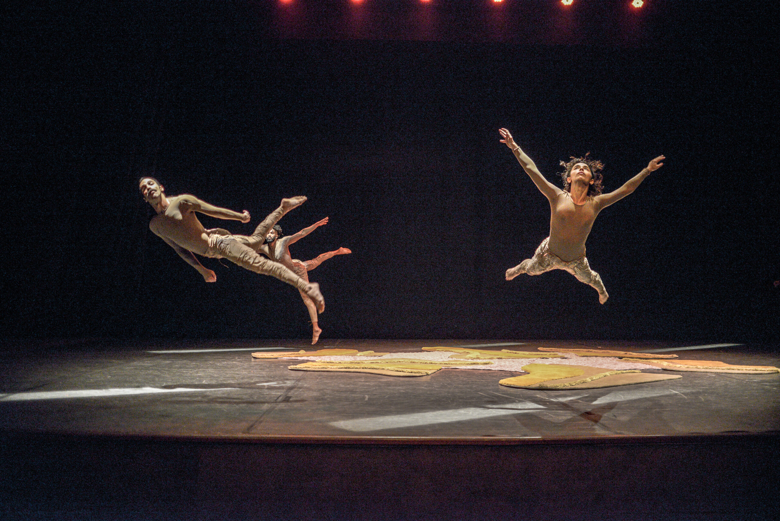 Quasar Cia. de Dança apresenta “Menos da Metade” no Teatro Goiânia