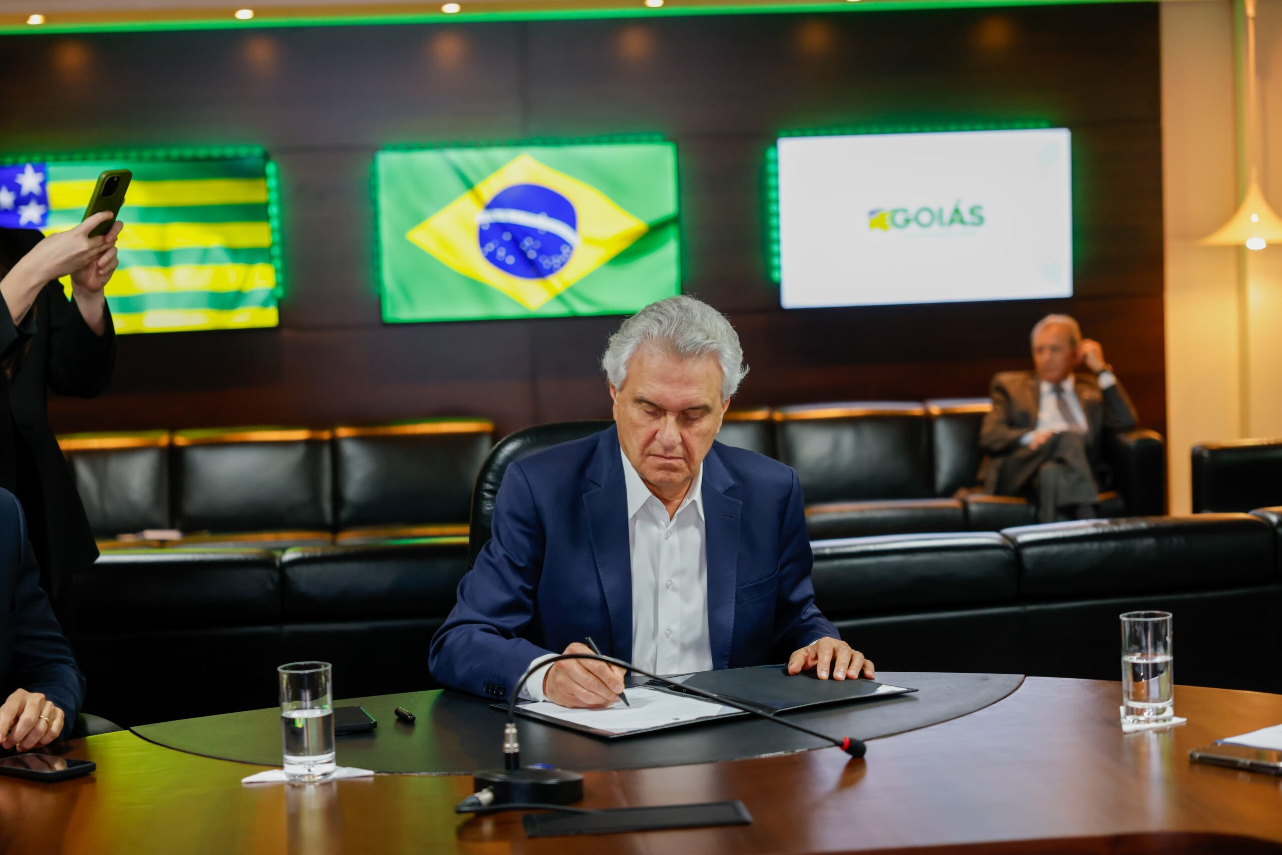 Caiado divulga nota de pesar pelas vítimas do acidente na BR-153