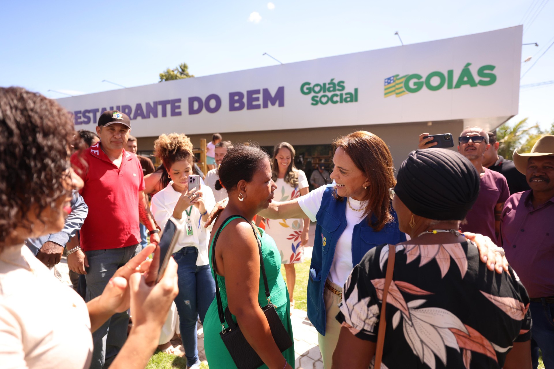 Em Cavalcante, Gracinha Caiado entrega Restaurante do Bem