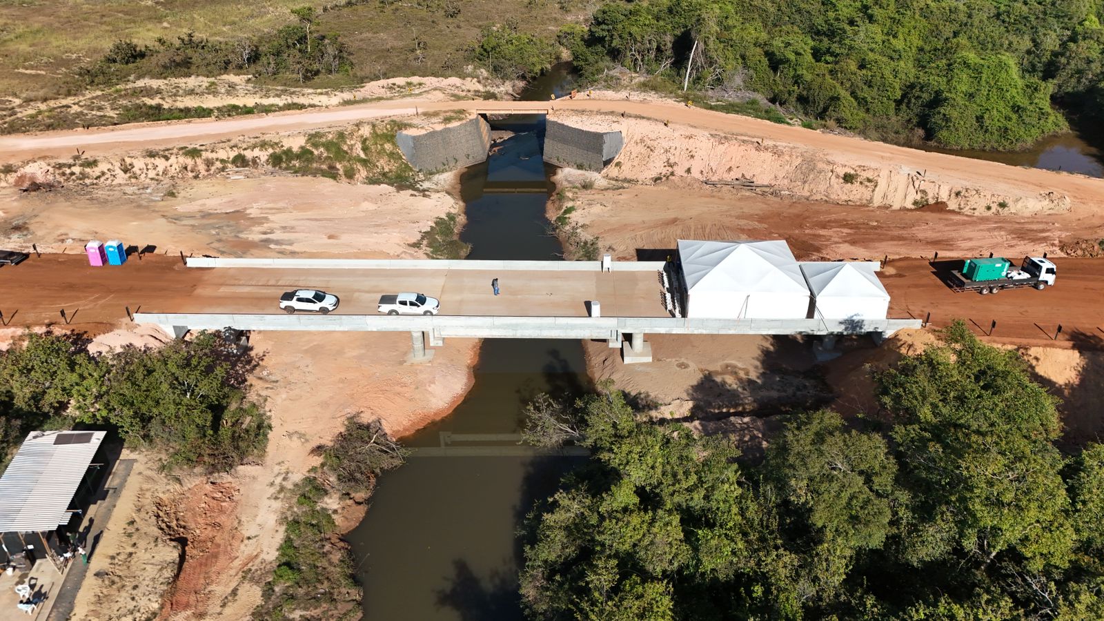 Governo entrega ponte sobre o Ribeirão Água Parada, na GO-341