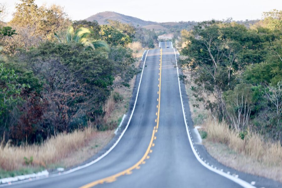 Caiado entrega obras de pavimentação no Norte goiano